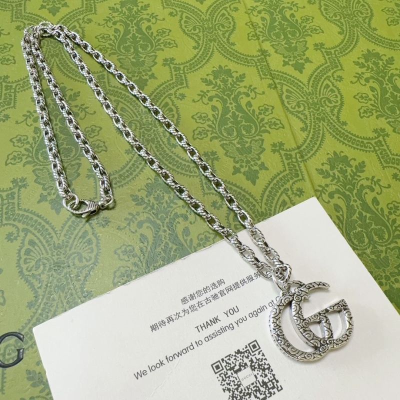 G*u*i necklaces